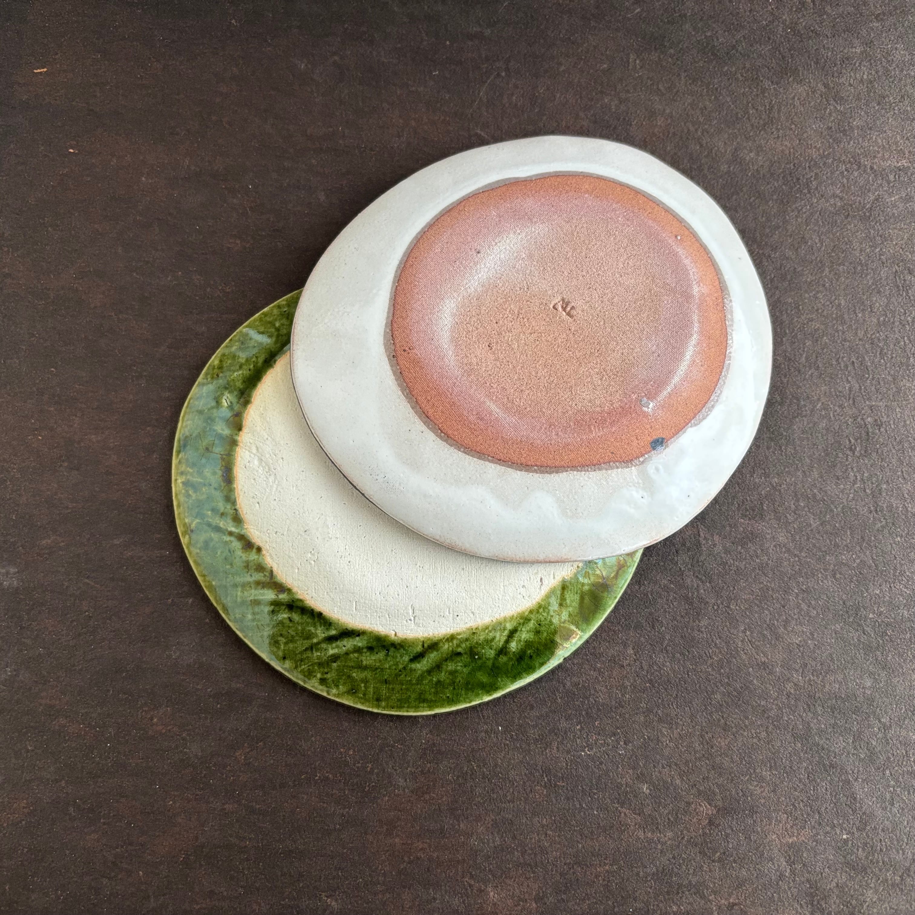 土和のルリエフ おにぎり小皿(受皿) 織部と粉引き