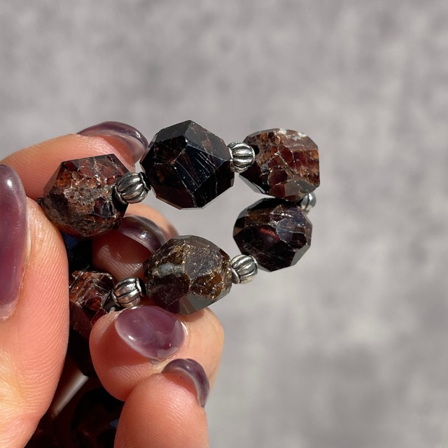 アフガニスタン産【ガーネット Garnet （柘榴石）】天然石アクセサリー｜パワーストーン