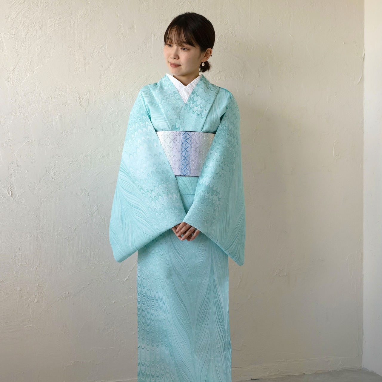 「水天一碧」大矢羽柄×ピーコック柄×ドット〜洗えるきもの（シルジェリー）〜