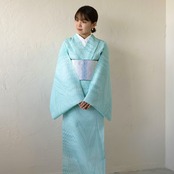 「水天一碧」大矢羽柄×ピーコック柄×ドット〜洗えるきもの（シルジェリー）〜