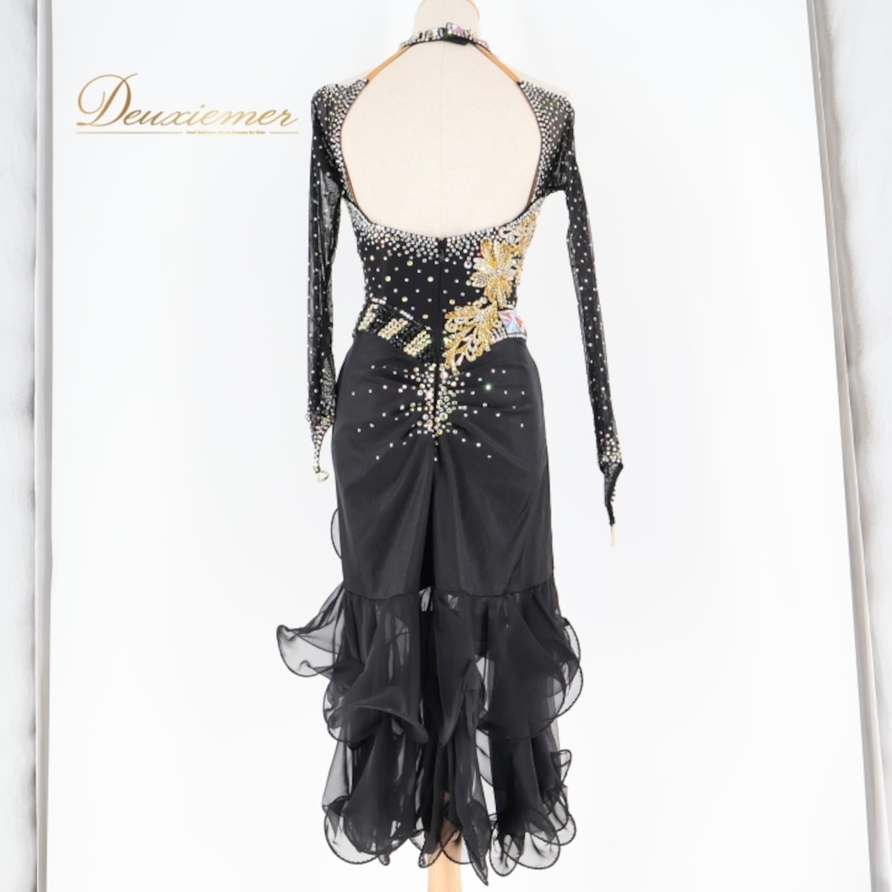 社交ダンス 衣装 ラテン ドレス ワンピース 黒 ゴールド 金 フリル レース 高級感 パーティ 発表会 デモ 競技 ダンス 上品 ブラック系 ゴールド系 おしゃれ フリル袖 輝き コンペティション エレガント