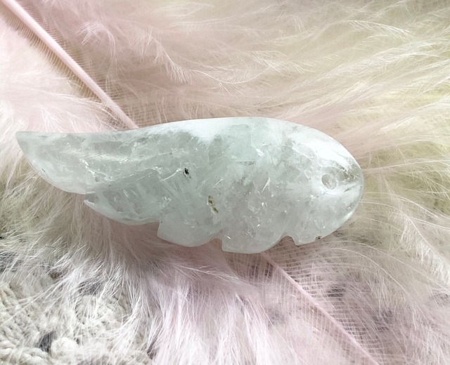 フェザーインフローライト N 天使の羽根ペンダントトップ 中国産