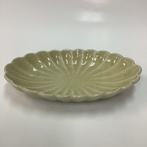 菊花（黄瀬戸）だ円皿 [21.8㎝×13.6cm×3.8cm]【春の門出を祝う】