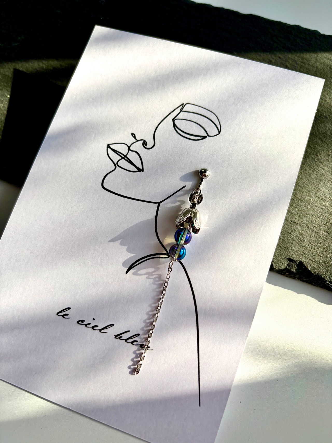 垂れ下がるこの花の実は　アクアオーラ　ゴールド／シルバー