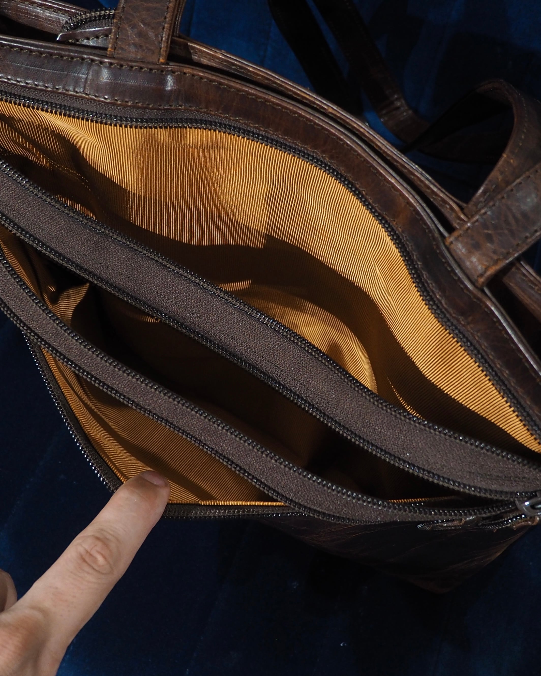 " DINNN " Three Continuing Zip Design Leather Hand Bag