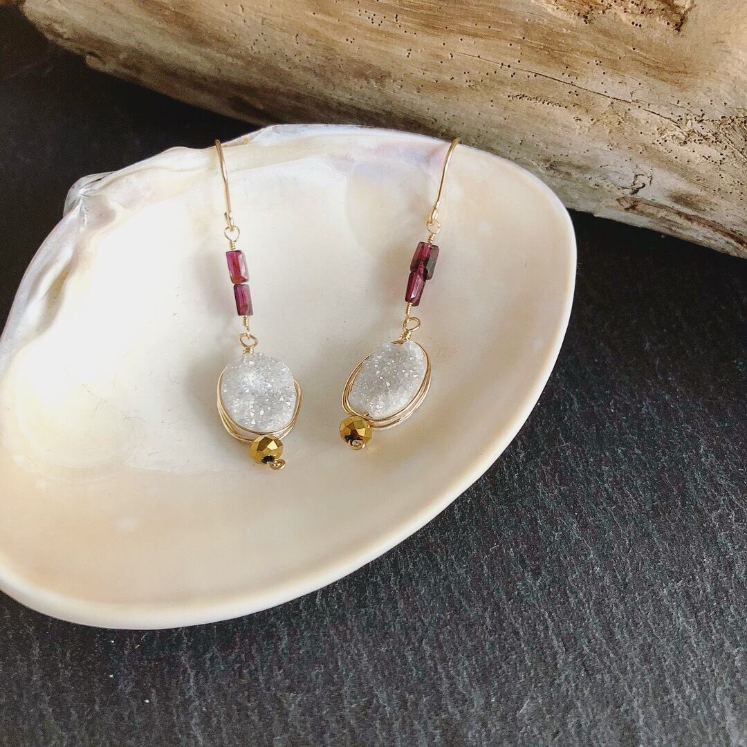 ガーネット×ドゥルージーのピアス
