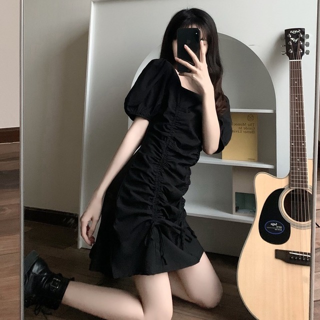 送料無料 ワンピース ミニ丈 ショート丈 ミニワンピース ギャザー シャーリング リボン 2色展開 ブルー ブラック 半袖 パフスリーブ ハイウエスト スクエアネック レトロ ブルー フレア Aライン かわいい カジュアル おしゃれ キュート 大人可愛い ガーリー デイリー 普段