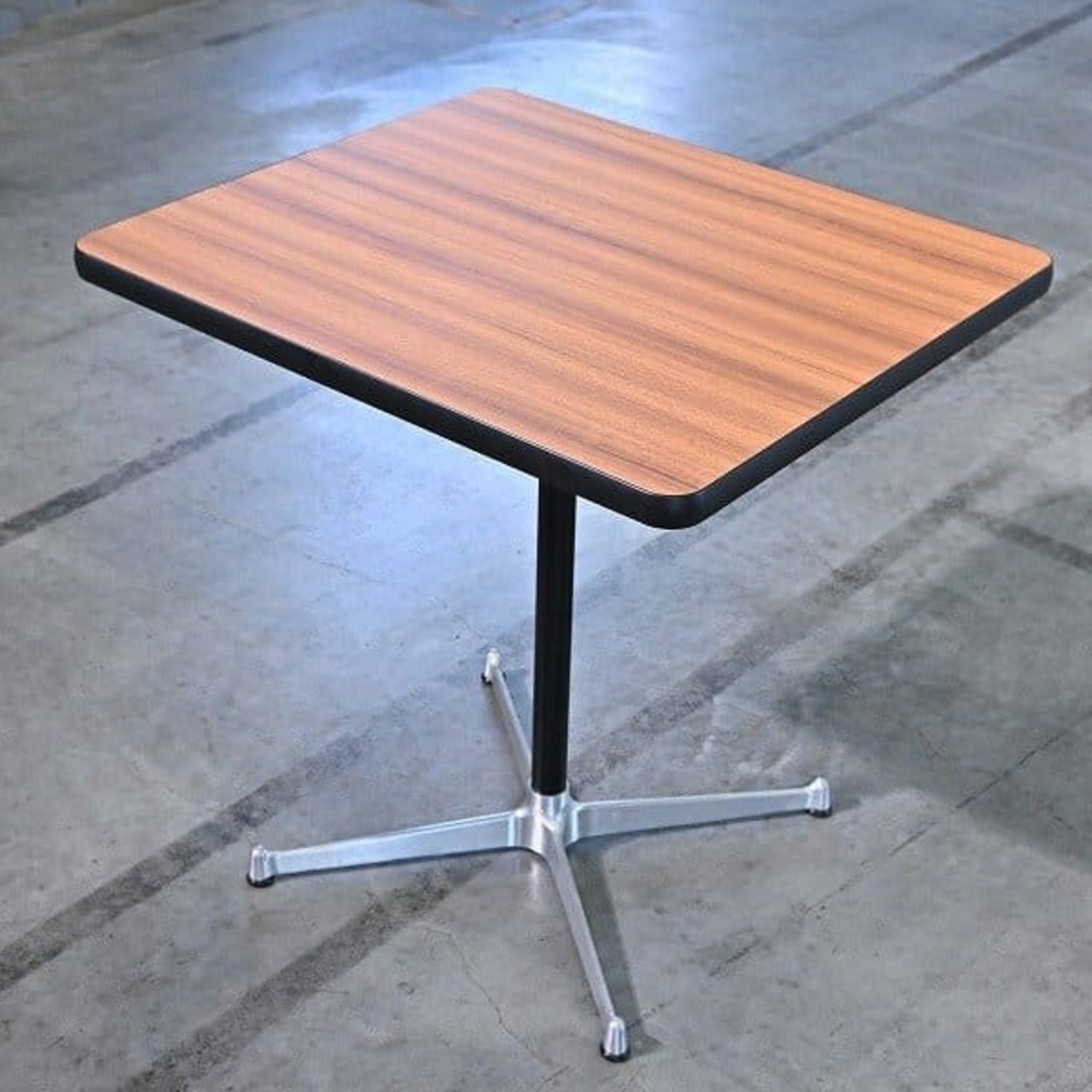 展示品 カナタ製作所 SWITCH 5万「ff Table」サイドテーブル アルミダイキャスト スクエア カフェ コーヒー リビング ダイニング 【中古家具/中古インテリア/USED家具ユーズド家具/リサイクル】