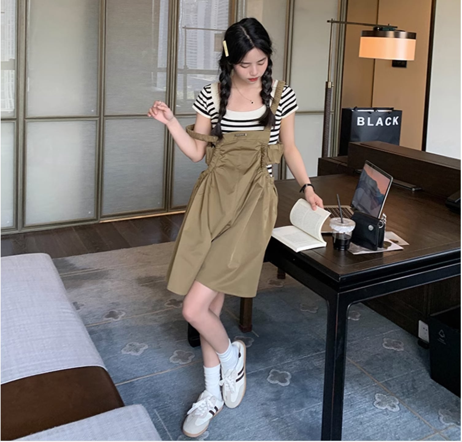 レディース ボトムス サロペット 台形 ギャザー キュロット サロペット 送料無料 個性的 春服 夏服 秋服 冬服 ひざ上 袖なし ノースリーブ  スクエアネック フレア セミフレア Aライン 裾ワイド リボン サイド 横 ドロスト ウエストゴム インスタ映え SNS 映え 写真 映え 美脚 脚長 