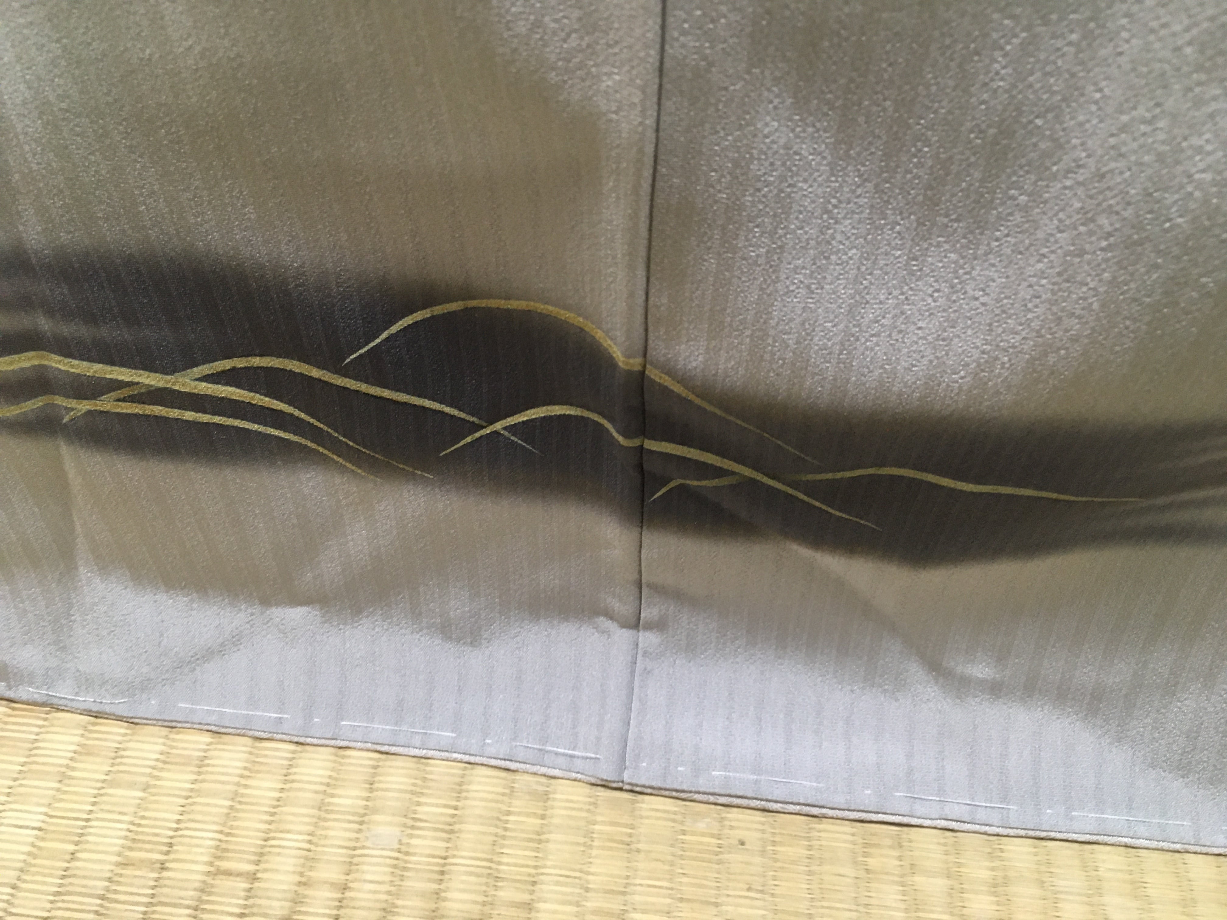 付下げ袴（うす青鼠地、鼠かすみに金の秋草）