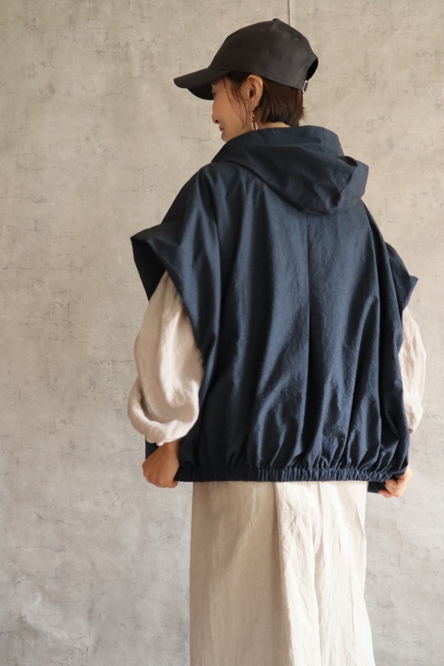 フード付きプルオーバー　紺色