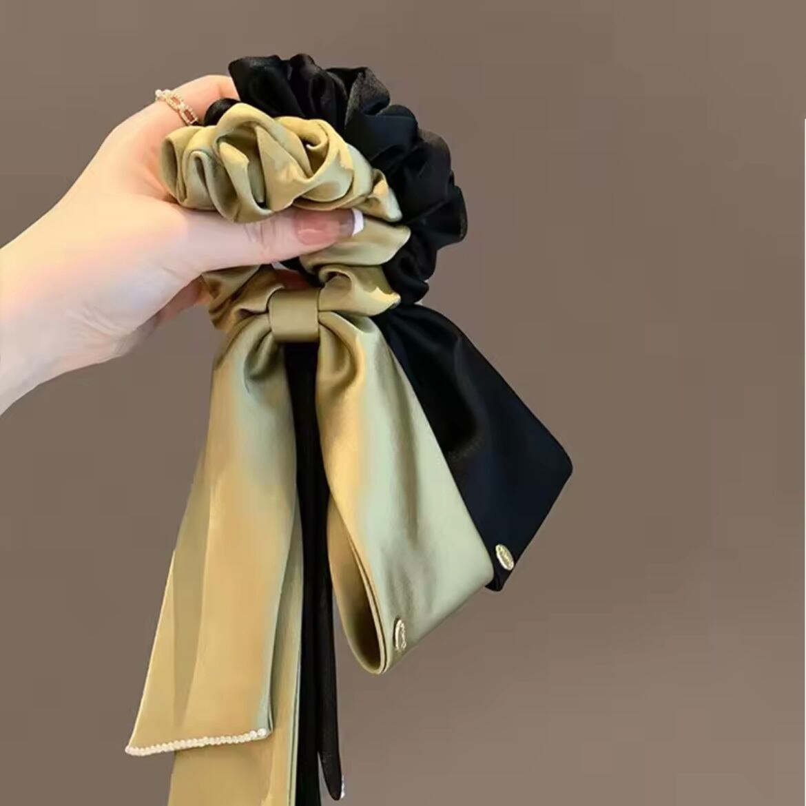 pearl ribbon long chouchou