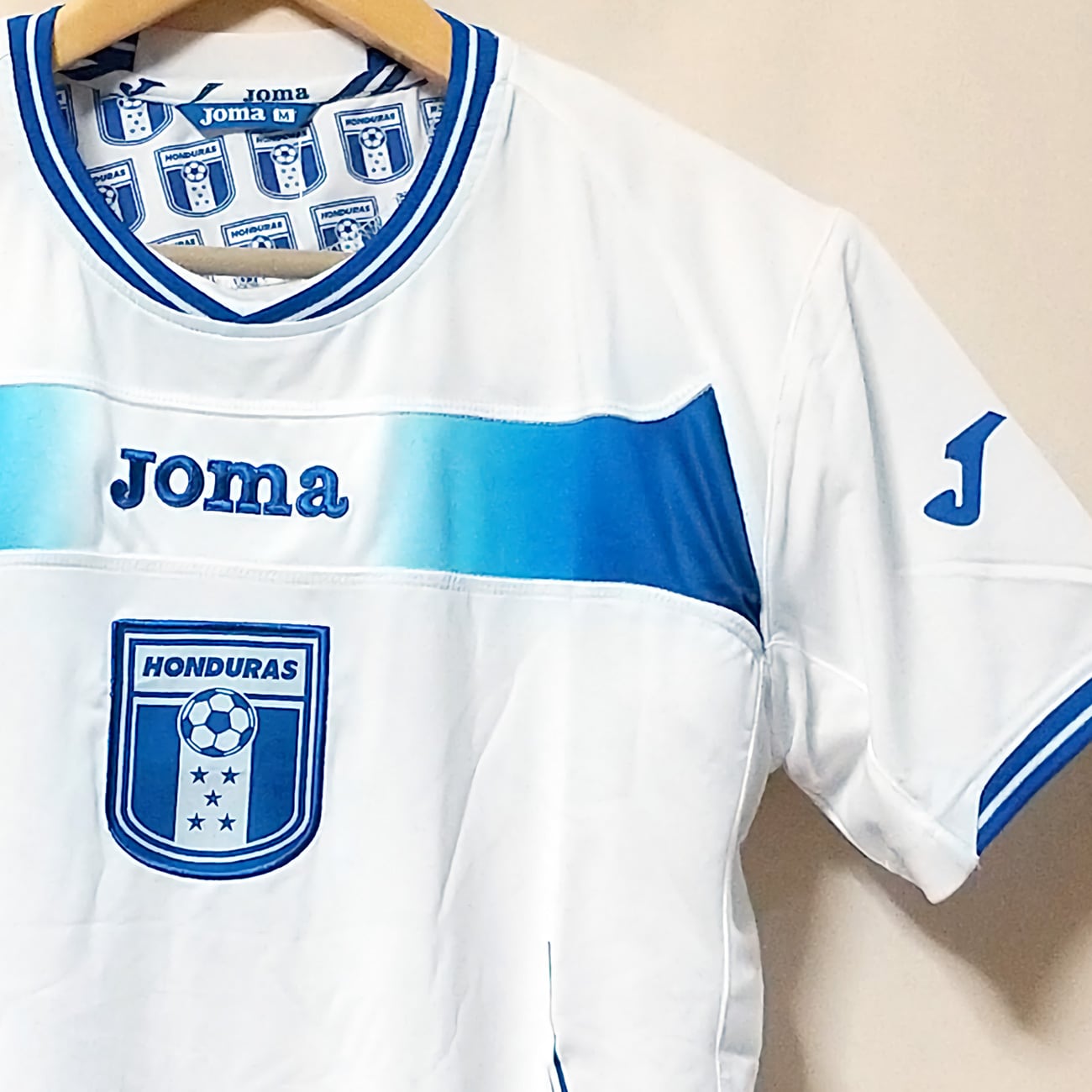 2010年　サッカー　日本代表　コンフィットシャツ　Mサイズ