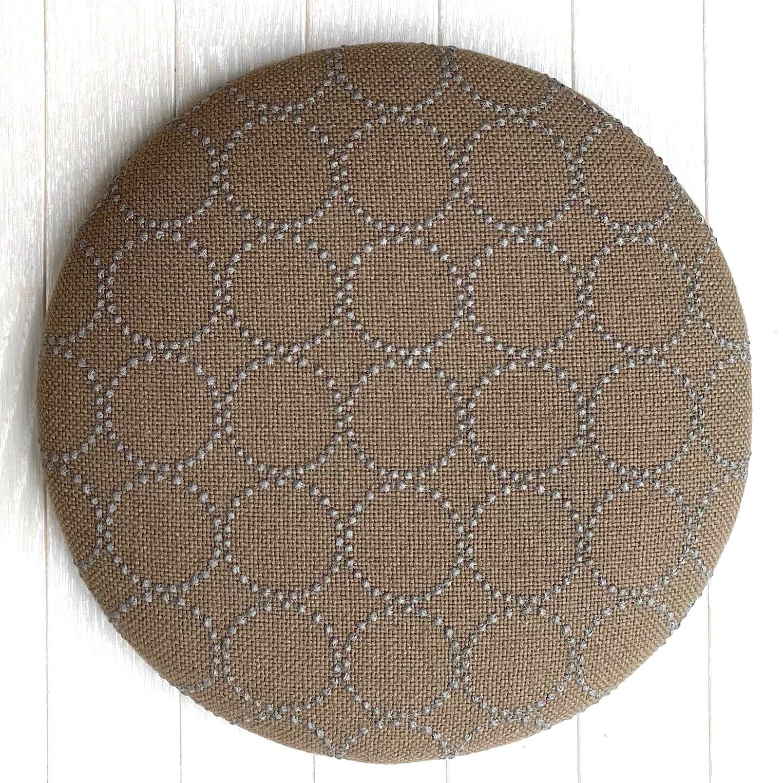 皆川明×Kvadrat タンバリンスツール オリーブ色/ナチュラルフレーム