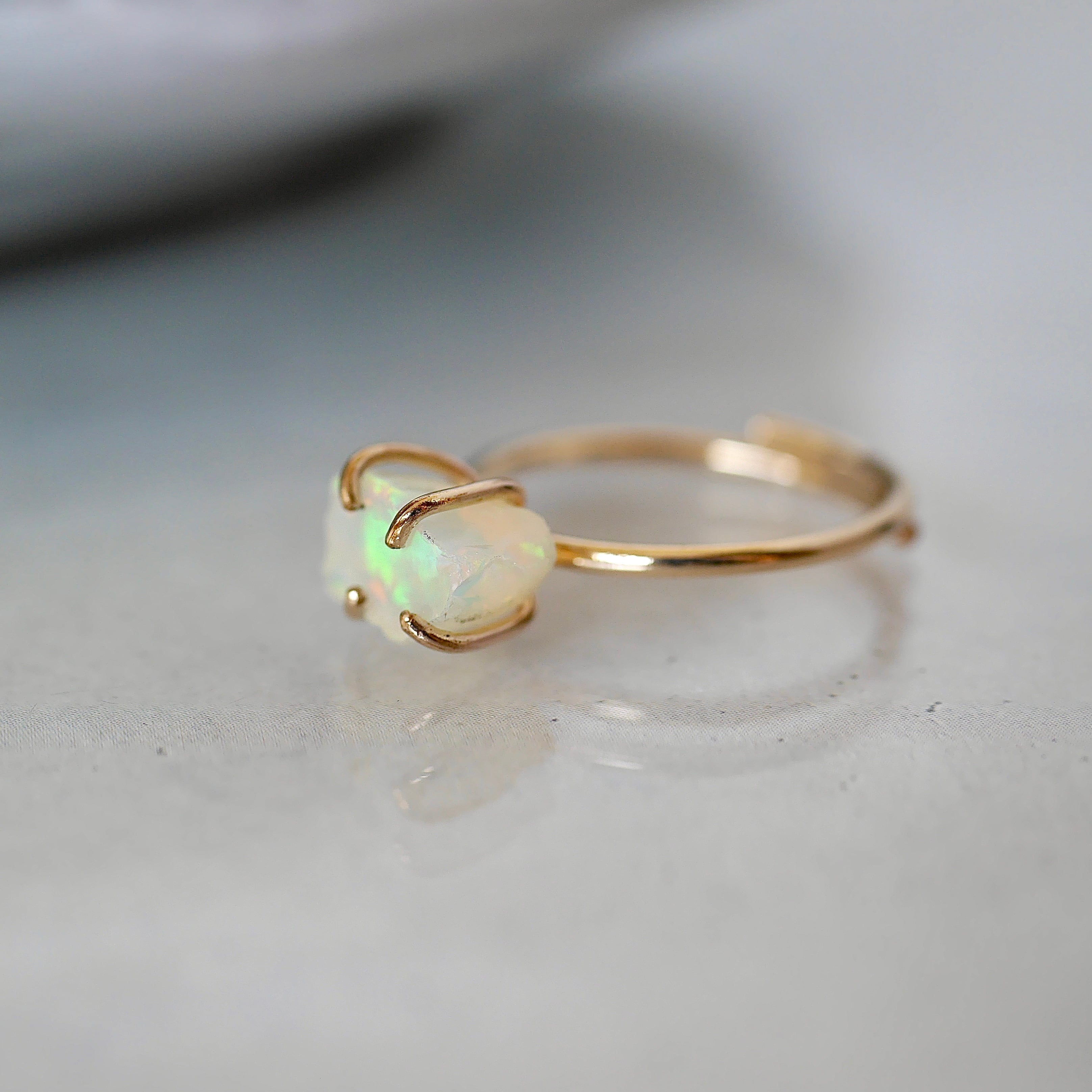 原石オパールの１４kgfチャーム オパール 原石 鉱物 ペンダントトップ ワイヤーラッピング