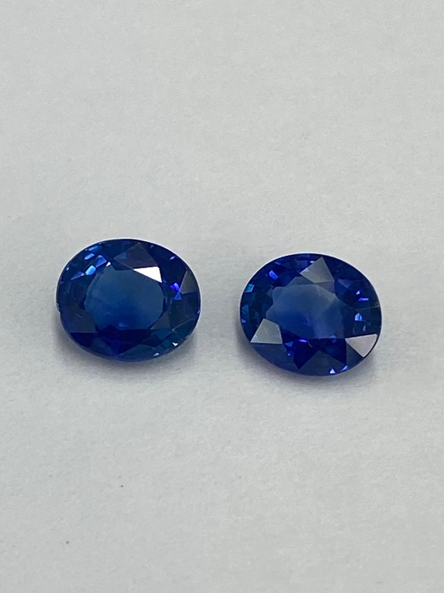 コーンフラワー　ブルーサファイア　AIGS鑑別付き　イヤリング用ペア　0.75ct/0.77ct