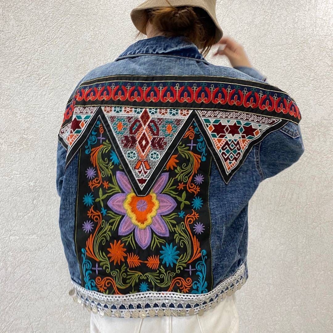 BEADED FLORAL CONTRAST CROPPED JACKET M-18674
