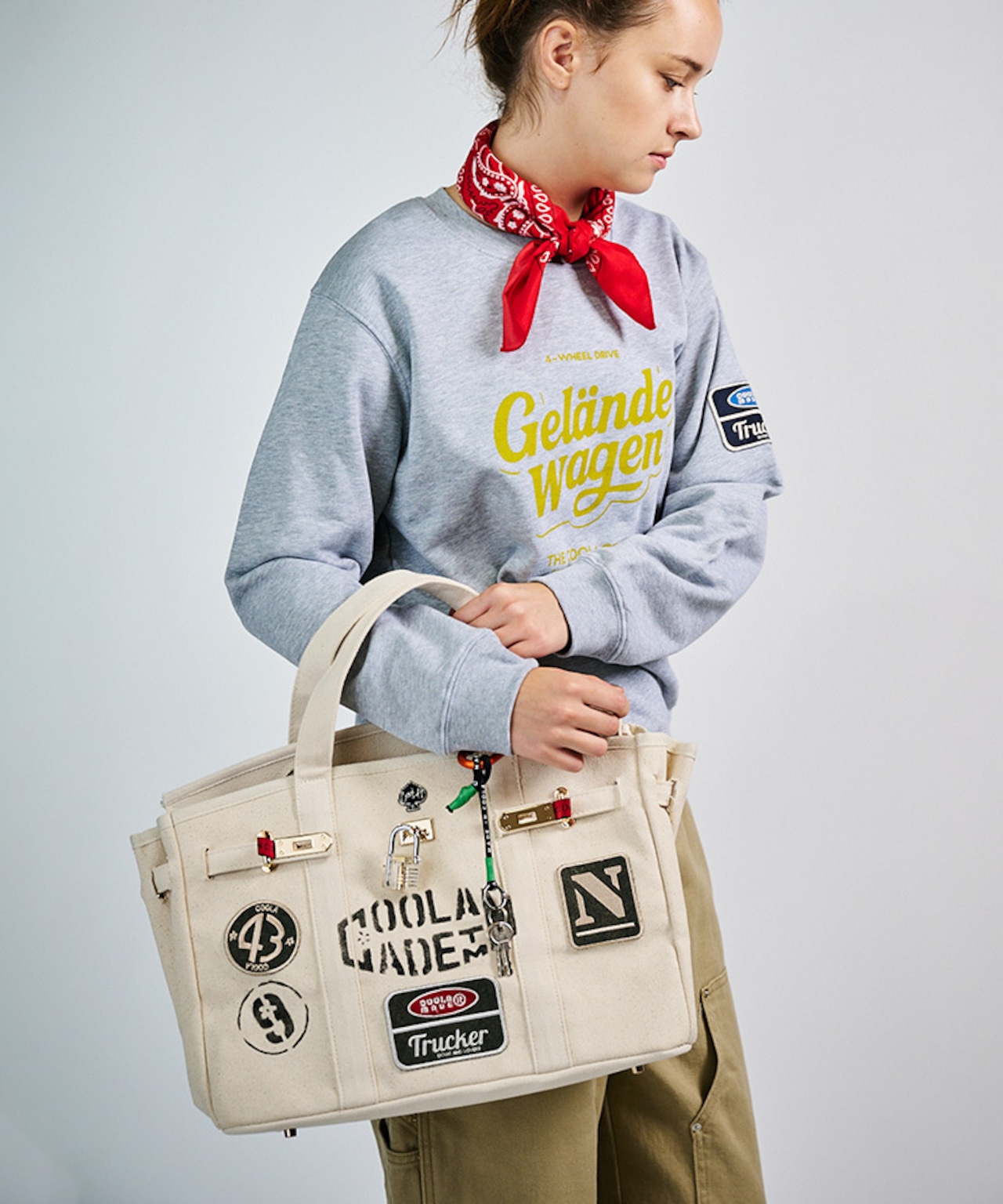 -数量限定-【直営限定ITEM】TYPE-C バイカラーワッペンターンロックハンドバッグ CQ-49510H