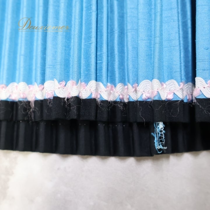 フォークダンス 衣装 スカート ブルー系 プリーツ 水色 白 黒 レース