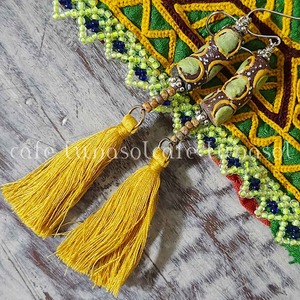 とんぼ玉のピアス アフリカのガラスビーズのピアス  ハンドメイド タッセル 彩り アクセント エスニック トライバル アフリカン