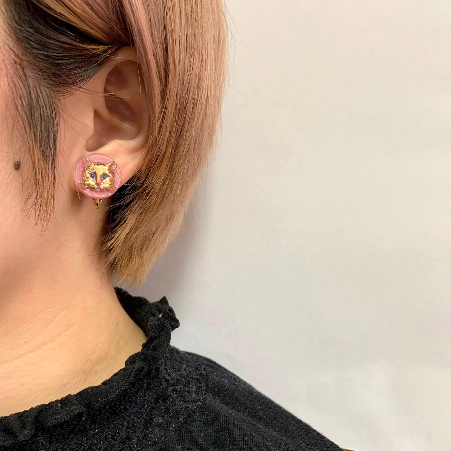 チェコ猫ボタンの〈ピアス/イヤリング〉 | Dua-アクセサリーパーツショップ