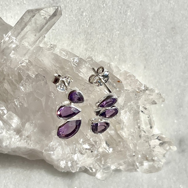 【超美石】ラベンダーアメジストのピアス　1174