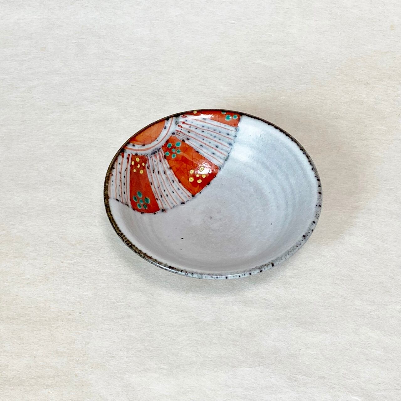 <赫三郎窯>赤絵 ト草梅鉢紋 小鉢(限定品)