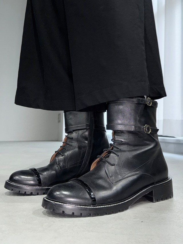leather belted boots / black