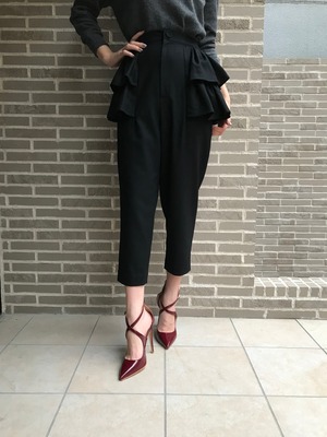 FRILL CROPPED PANTS  <BLACK>