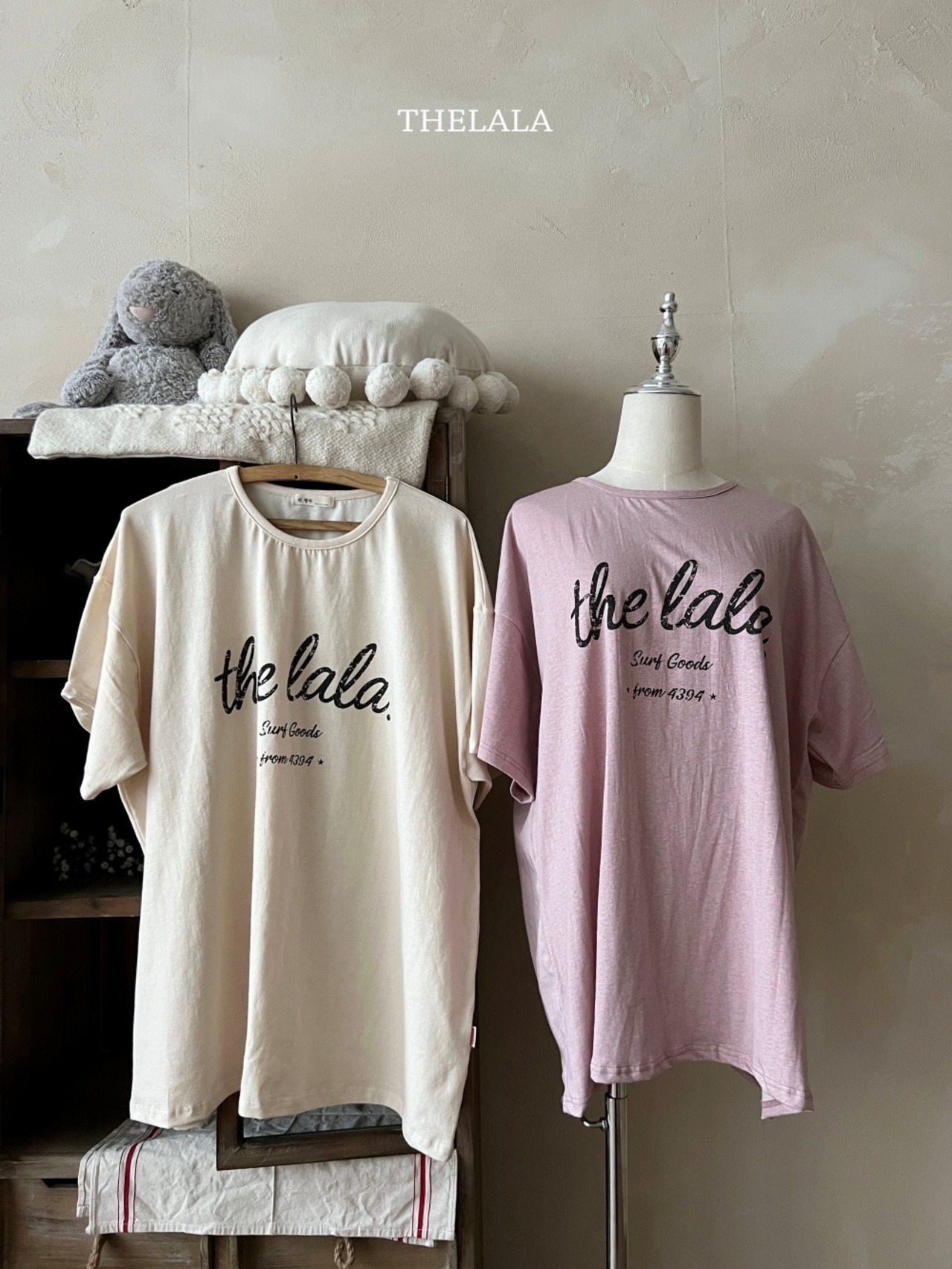 [THELALA] Lettering Tee (Mom) / [더랄라] 레터링티(맘)