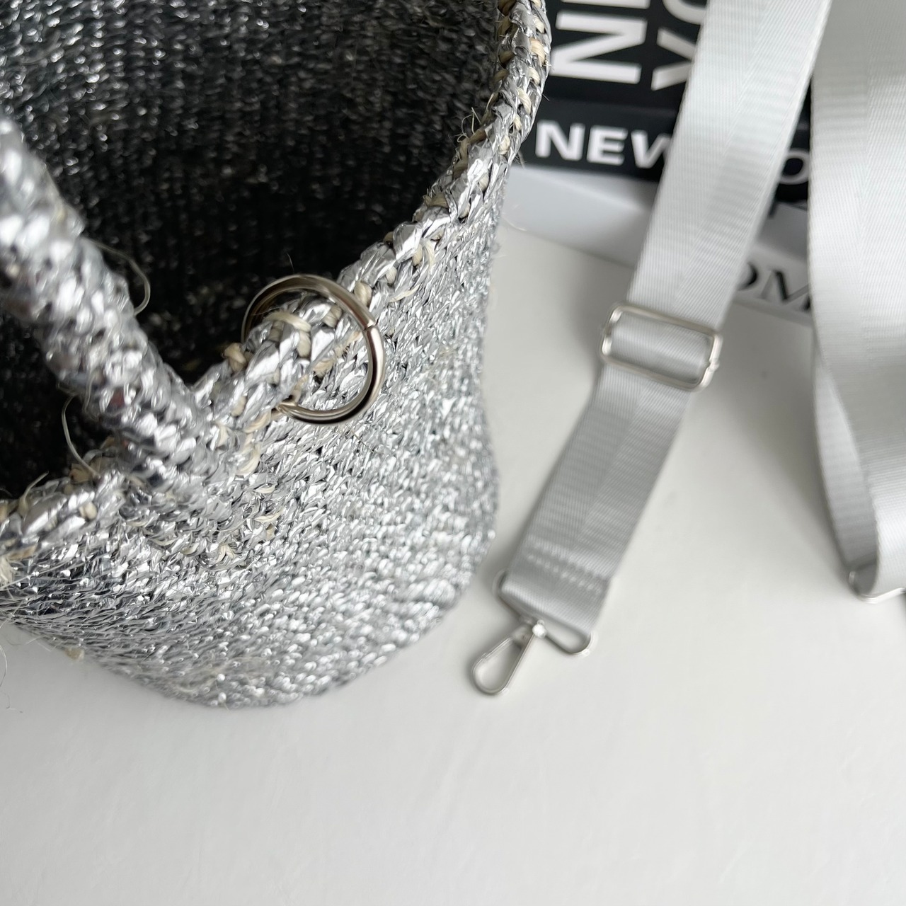 One Handle OVAL Shoulder Strap Bag / SILVER x Silver | meong blue