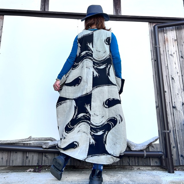 モノトーンバルーンワンピース