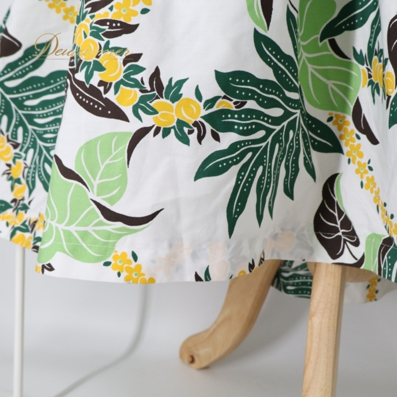 フラダンス 衣装 ワンピース ドレス ホワイト系 MAKANANI モンステラ柄 ハワイアンプリント アロハ フラ ダンス レッスン 練習 フリル 半袖 華やか 鮮やか かわいい おしゃれ グリーン系 イエロー系 ブラウン系 白 緑 黄緑 黄 茶 フラダンス衣装 ハワイアンワンピース カラフル 練習着 女性用 かわいいデザイン リゾート カジュアル 軽量