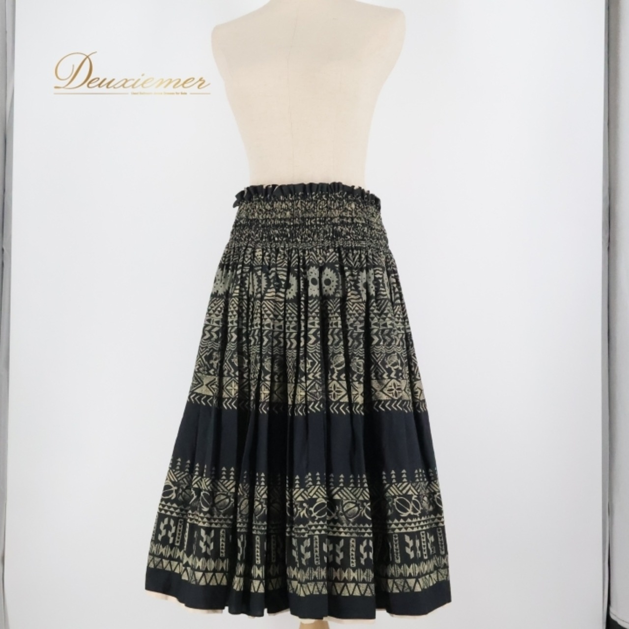 フラダンス 衣装 パウスカート ブラック系 ホワイト系 リバーシブル カヒコ柄 無地 スリット シンプル かわいい かっこいい 華やか ハワイアン アロハ ハワイアンプリント フラ ダンス レッスン 練習