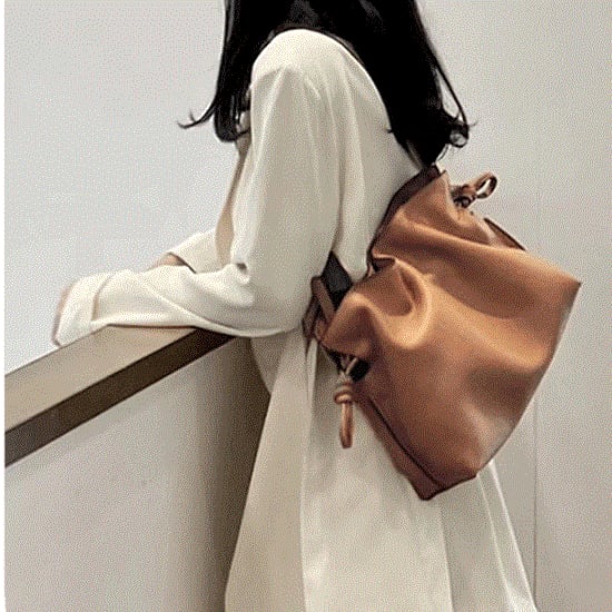 【関税込＆追跡】Loewe巾着 ミニ ショルダーバッグ セール】本革 ミニショルダーバッグ 巾着（ショルダーバッグ