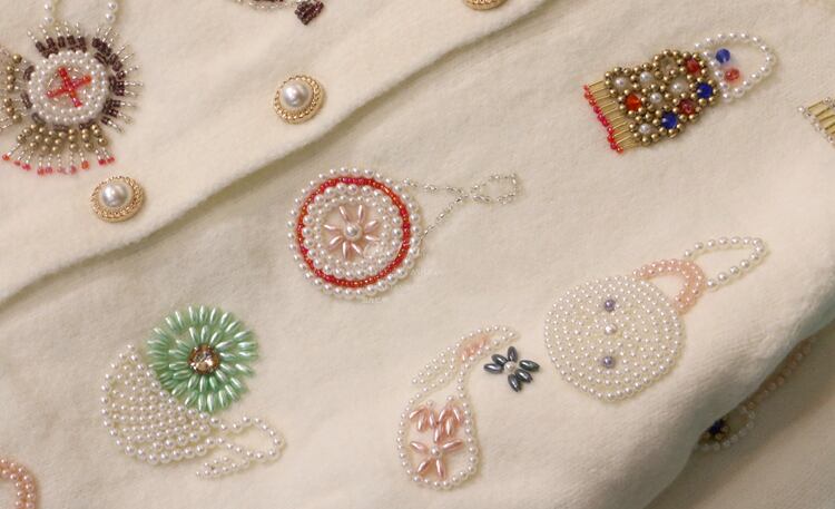 二色 レディース カーディガン 刺繍 お洒落 ビーズ刺繍 柄 防寒 羽織 Cardigan Ladies 2color White Black Antoinette