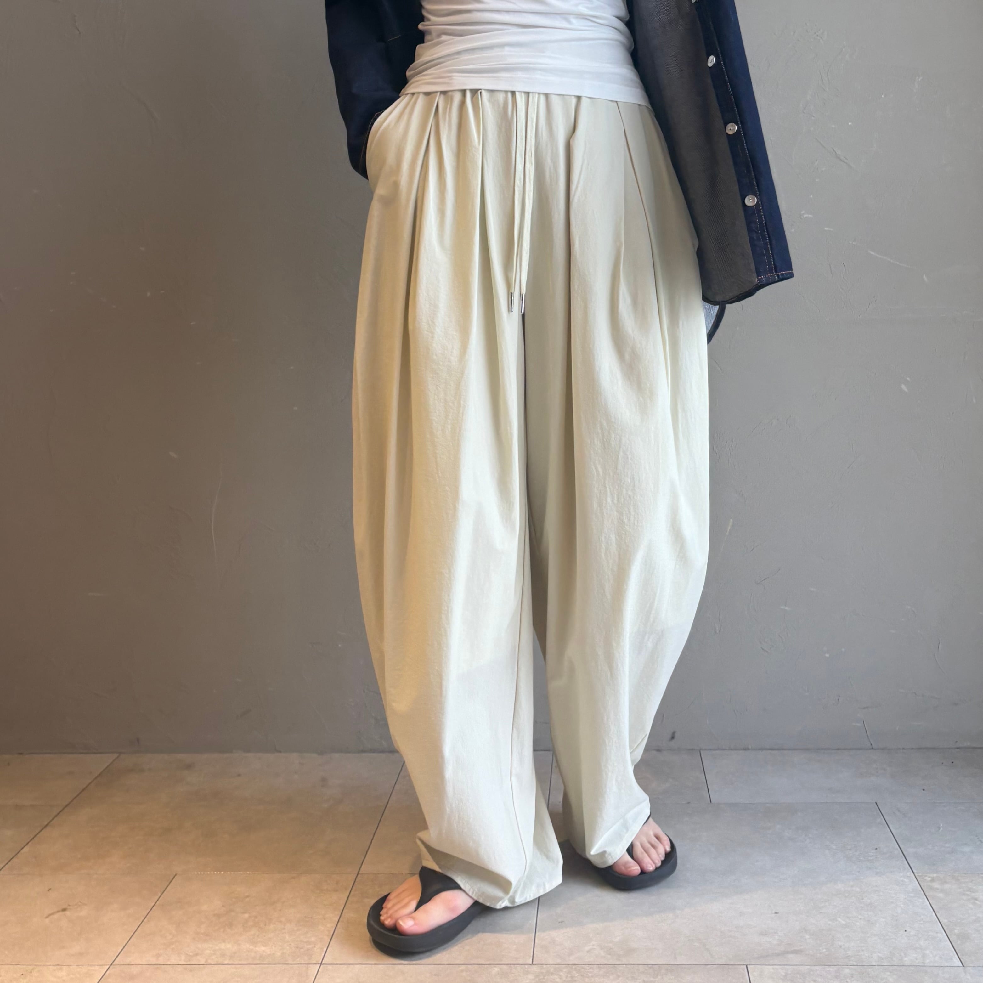 《 ご予約受付3/1(日)まで/3月下旬ごろ入荷 》【 CYNICAL 】ナイロンストレッチバレルパンツ