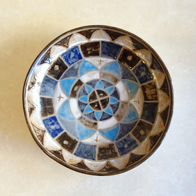 ブルーとブラウンの雰囲気のある器