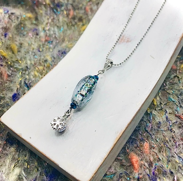 ソーダブルースノーネックレス