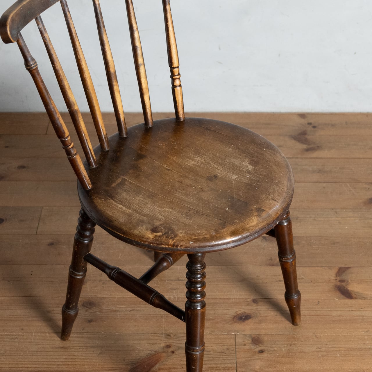 Ibex Chair / アイベックスチェア〈ダイニングチェア・ウィンザー