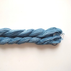 送料無料　刺し子糸、編み物、織物にも♪草木染め糸　インド藍染　使いやすいなだらかなグラデーション　綿　コットン　