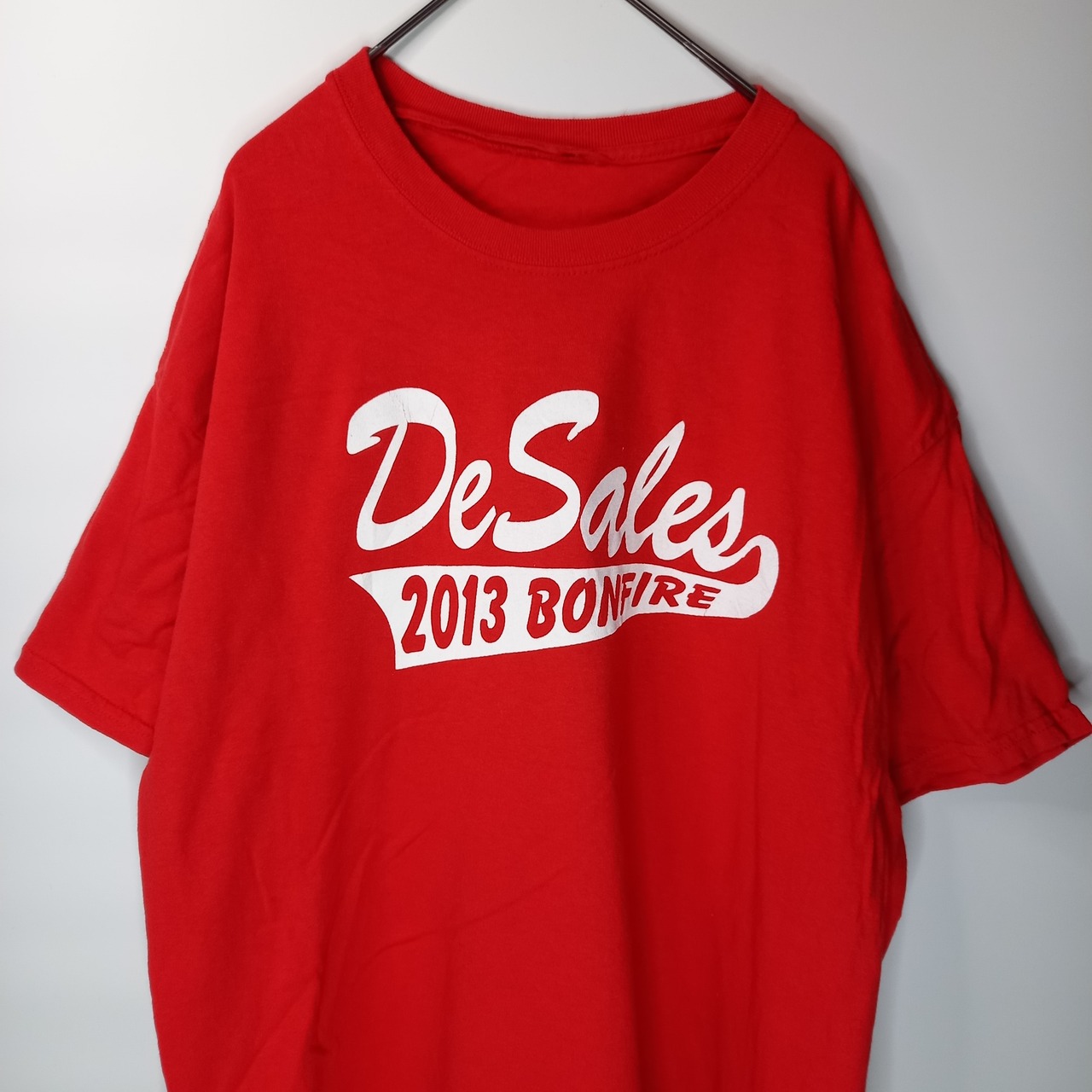 ノーブランド　クルーネック　プリントTシャツ　半袖　企業ロゴ　レッド