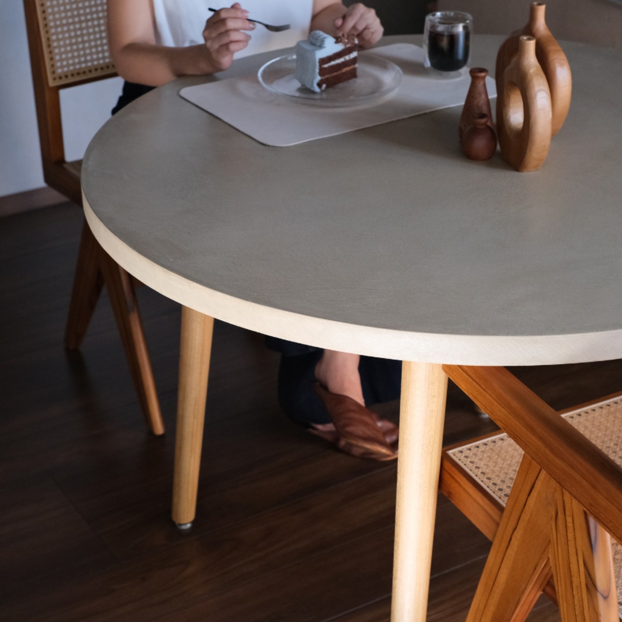 ラウンドテーブル/ウッドレッグ