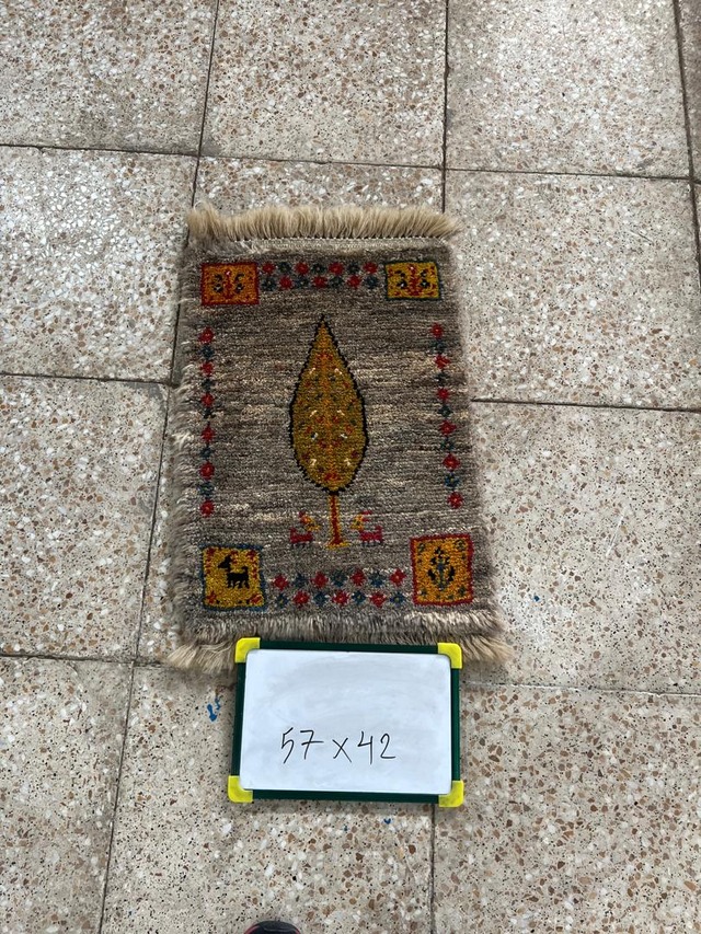 絨毯クエスト79【No.273】Gabbeh　ギャッベ　※現在、こちらの商品はイランに置いてあります。ご希望の方は先ずは在庫のご確認をお願いします。
