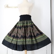 フラダンス 衣装 パウスカート ブラック系 カヒコ柄 ハワイアンプリント アロハ フラ ダンス レッスン 練習 シングル スカート フレア 軽やか 華やか かわいい おしゃれ 上品 大人っぽい ブラウン系 カーキ系 黒 茶 緑 フラダンス衣装 おしゃれスカート ダンス用スカート 黒系カヒコ柄 パーティー衣装 上品大人 フレアシルエット かわいいデザイン ハワイアンスカート レディーススカート