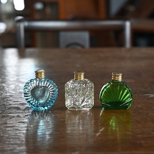 Perfume Bottle/ 香水瓶〈 チェコガラス・オブジェ・ディスプレイ・アンティーク・ヴィンテージ 〉