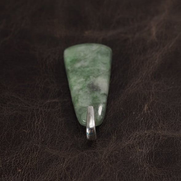 糸魚川翡翠 圧砕ヒスイ 石斧型ペンダント 4.7g Itoigawa Crush Jadeite