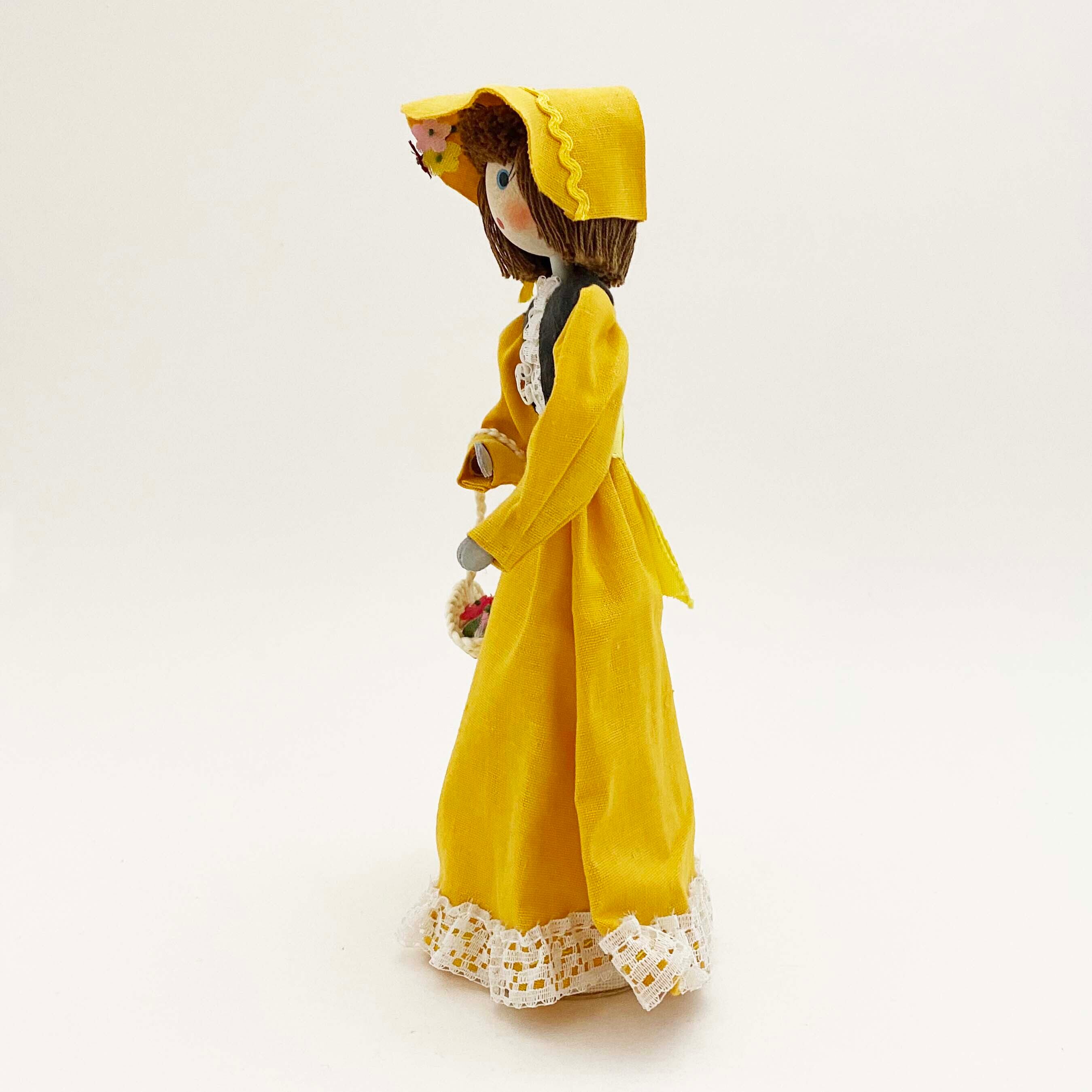 リトアニアの民族人形 ANDO製ヴィンテージ(黄色いドレス)