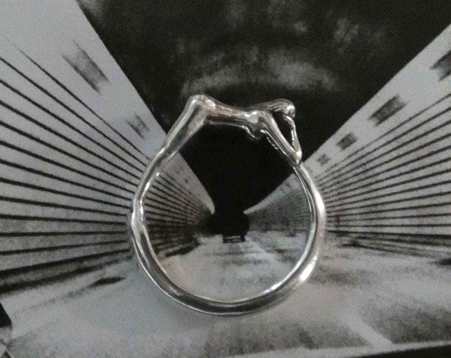 CALEE / MOON ROLL SILVER PIERCE | WHISKER