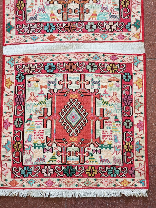 絨毯クエスト39【No.18】ヴァルニ シルク ※現在、こちらの商品はアゼルバイジャンにあります。ご希望の方は先ずは在庫のご確認をお願いします。